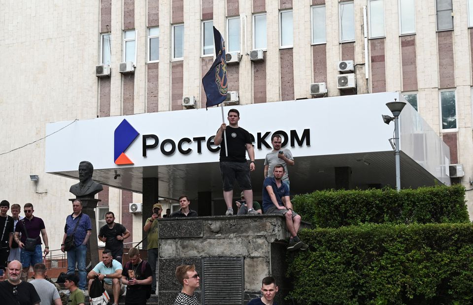 Жители Ростова встречают ЧВК Жители Ростова встречают ЧВК
